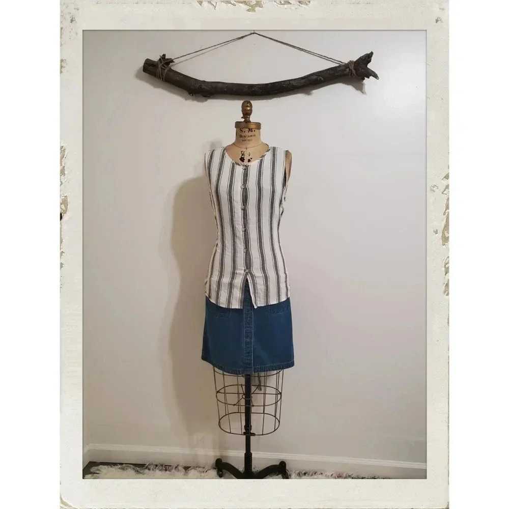 ✨BOGO FREE✨ Who What Wear White Blue Stripe Linen Sleeveless Button Tie Top